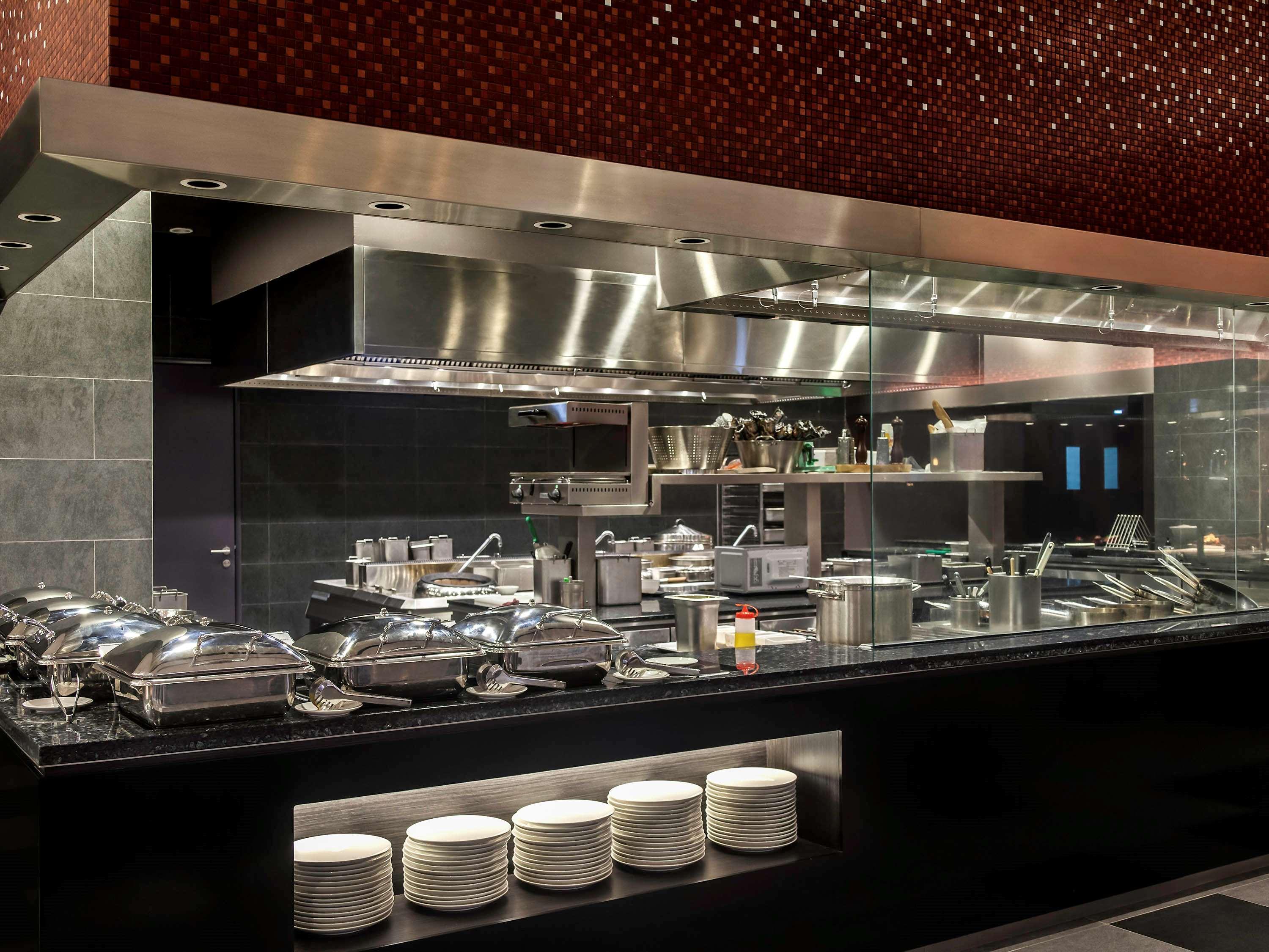 فندق بولمان ميري واترفرونت المظهر الخارجي الصورة A buffet at a restaurant