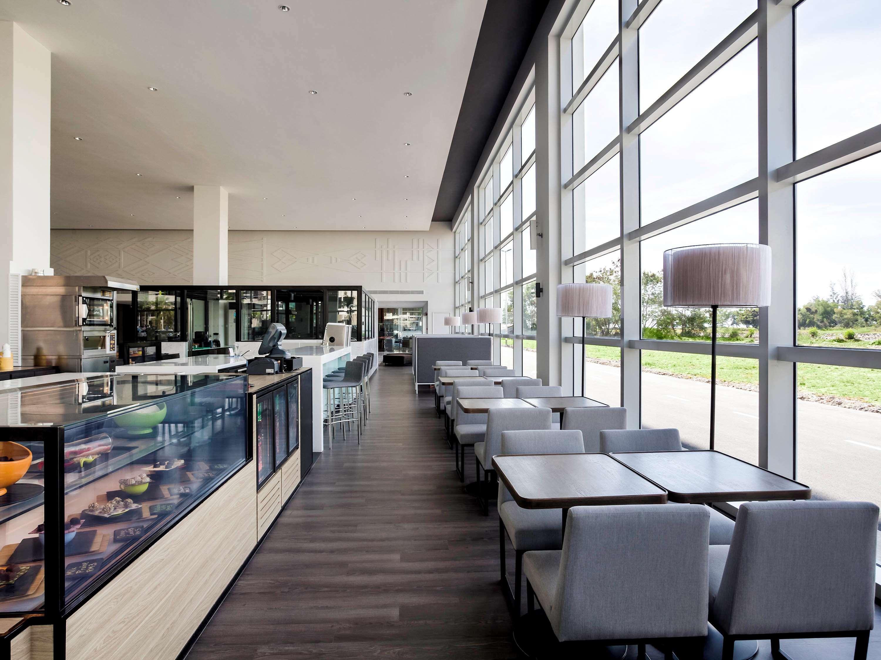فندق بولمان ميري واترفرونت المظهر الخارجي الصورة The interior of the restaurant