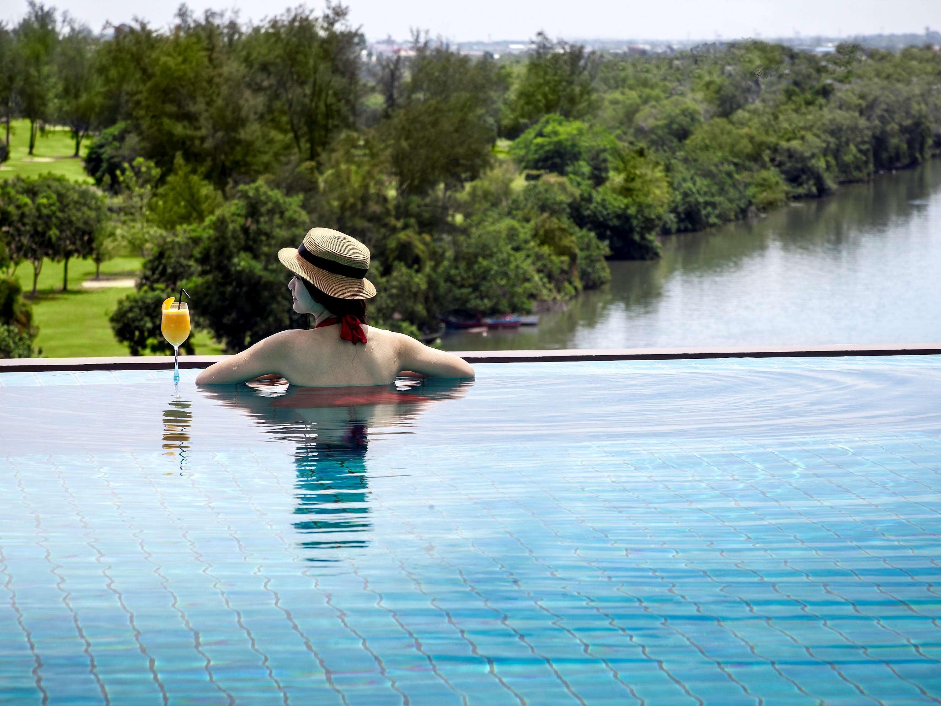 فندق بولمان ميري واترفرونت المظهر الخارجي الصورة Infinity pool at The Riverine Resort
