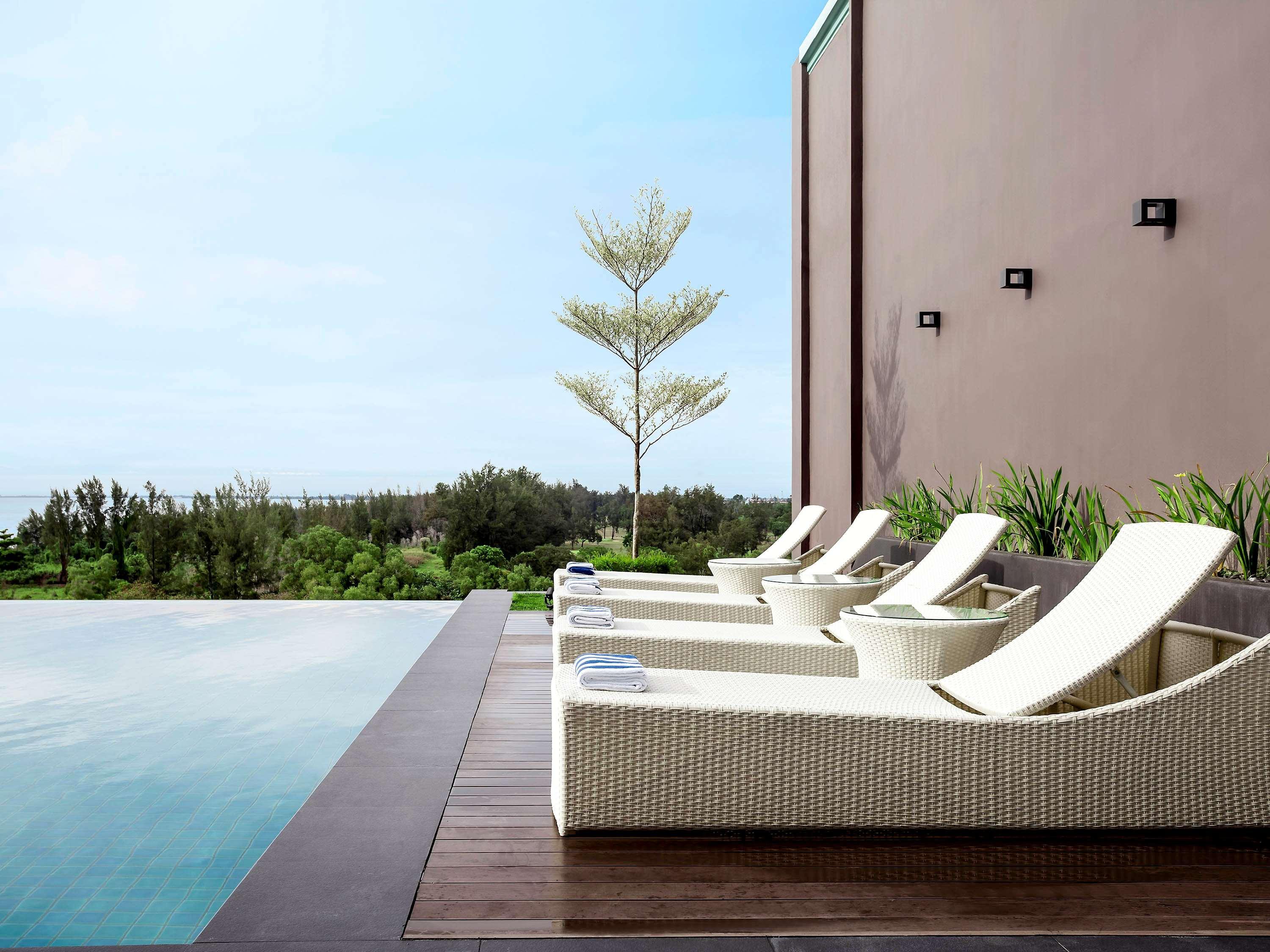فندق بولمان ميري واترفرونت المظهر الخارجي الصورة The pool at the hotel