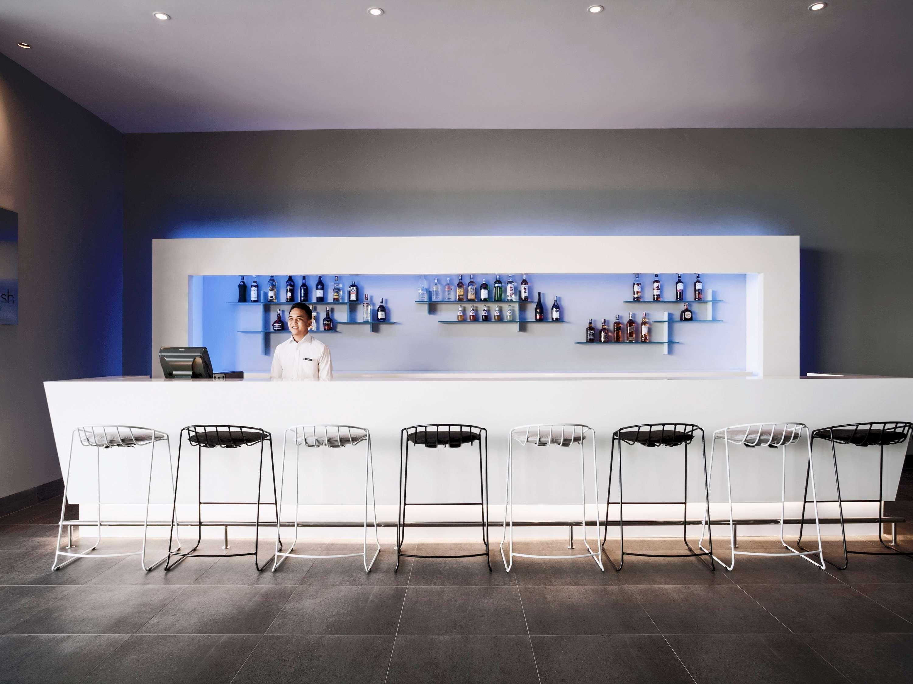 فندق بولمان ميري واترفرونت المظهر الخارجي الصورة The bar at the lounge