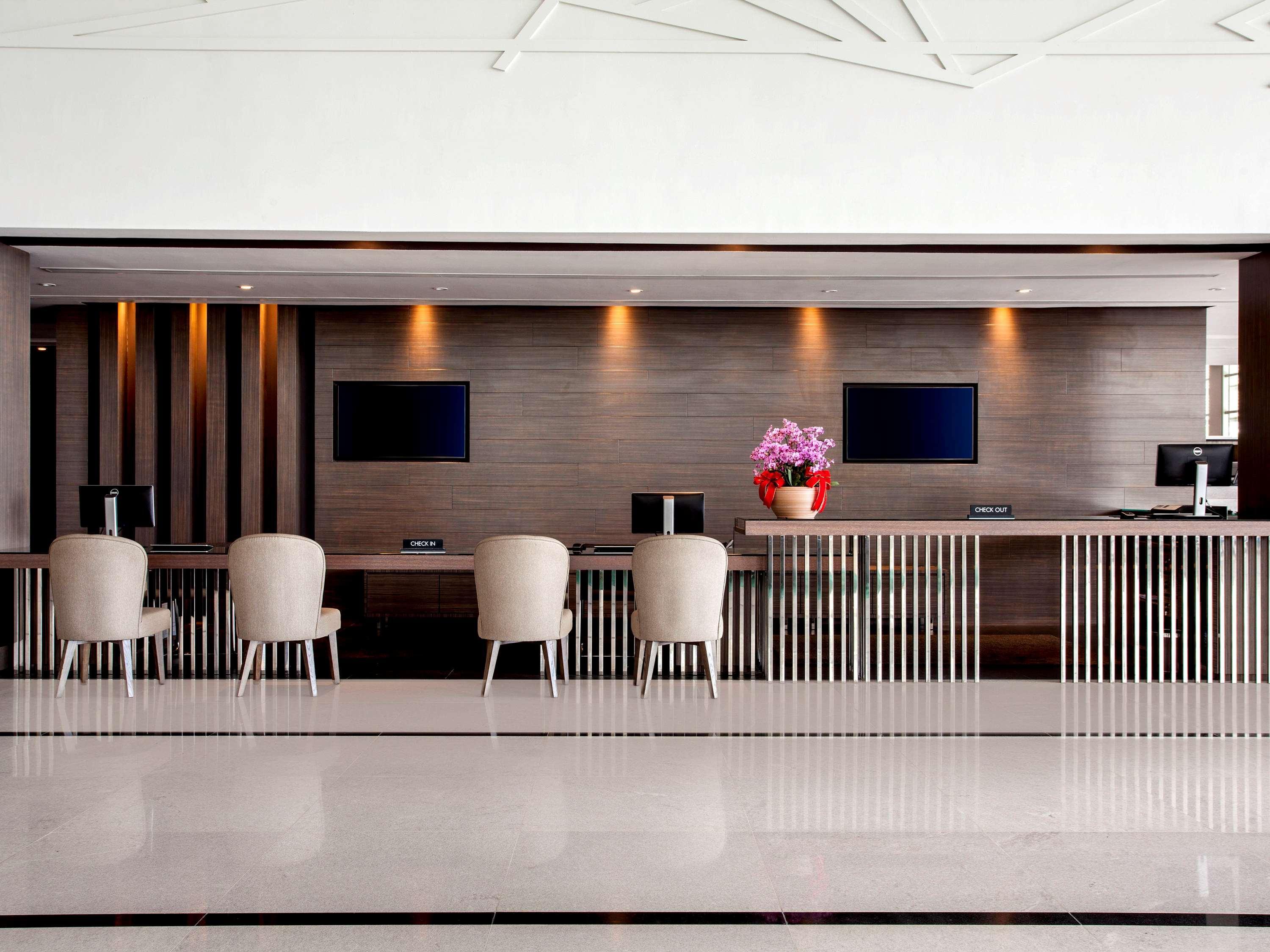 فندق بولمان ميري واترفرونت المظهر الخارجي الصورة The lobby of the hotel