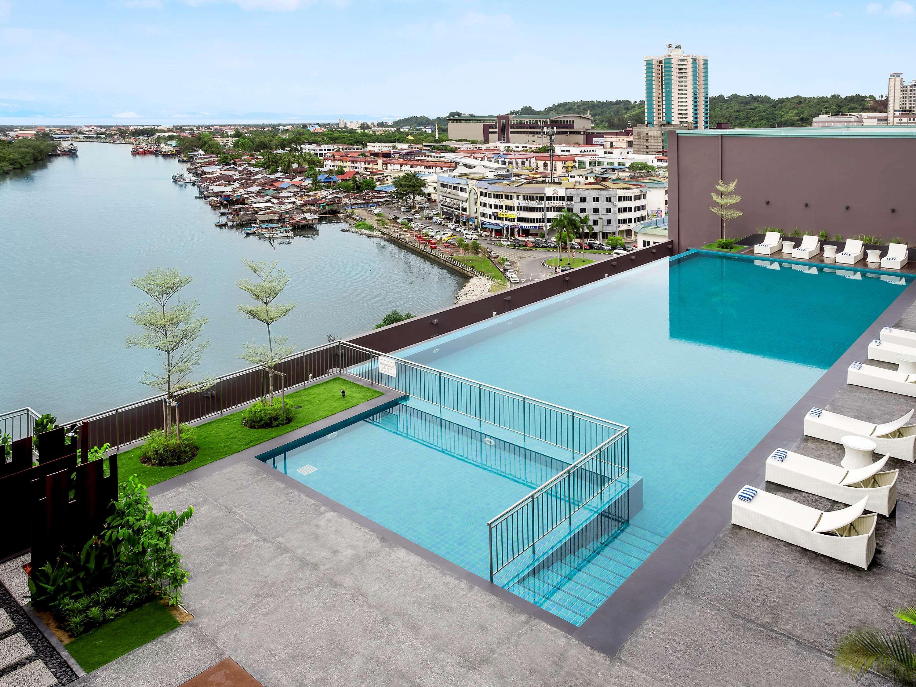 فندق بولمان ميري واترفرونت المظهر الخارجي الصورة Infinity pool at the top of the hotel