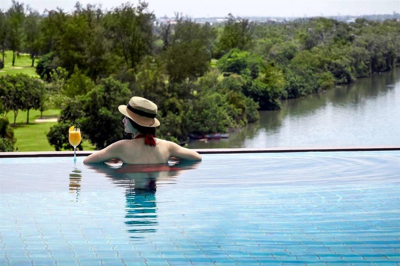 فندق بولمان ميري واترفرونت المظهر الخارجي الصورة Infinity pool at The Oberoi, Udaiypore