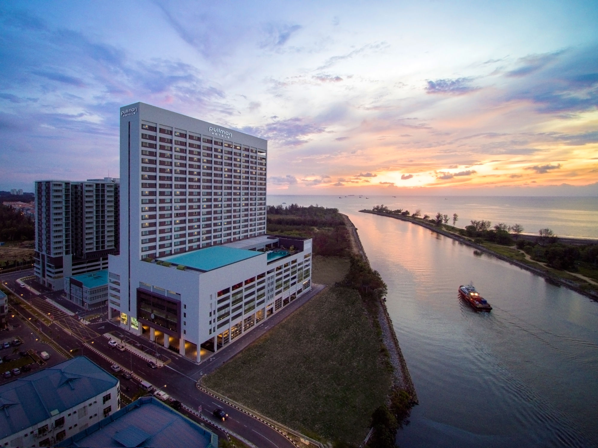 فندق بولمان ميري واترفرونت المظهر الخارجي الصورة Aerial view of the hotel
