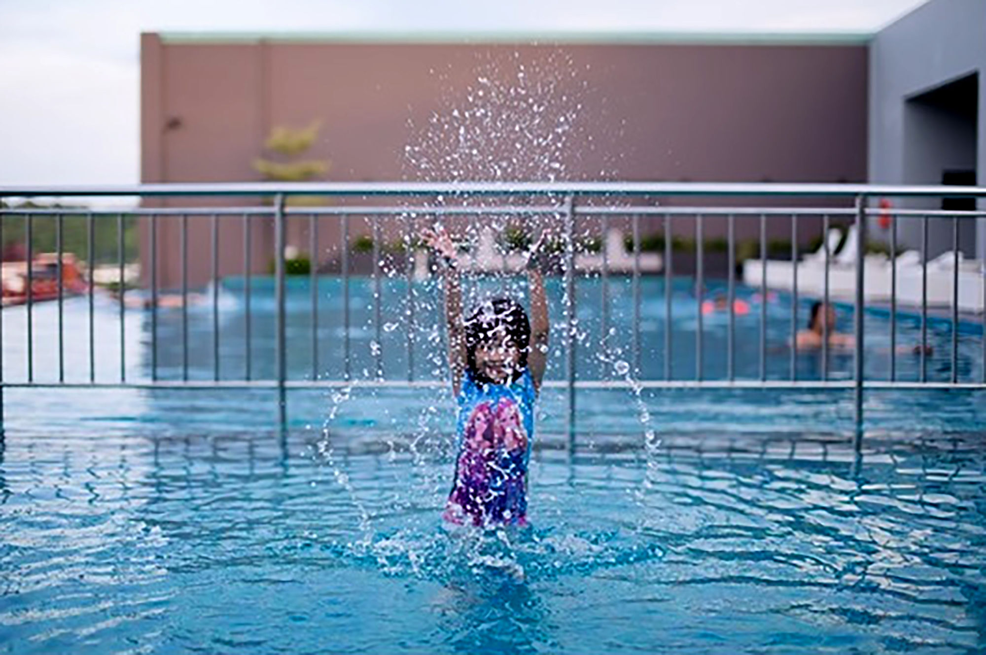 فندق بولمان ميري واترفرونت المظهر الخارجي الصورة Swimming pool at the hotel